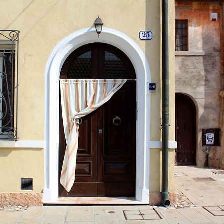 Porta Del Carmine Panzió Comacchio Kültér fotó