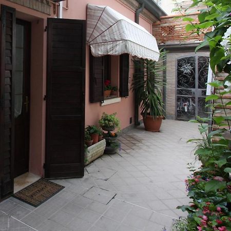 Porta Del Carmine Panzió Comacchio Kültér fotó