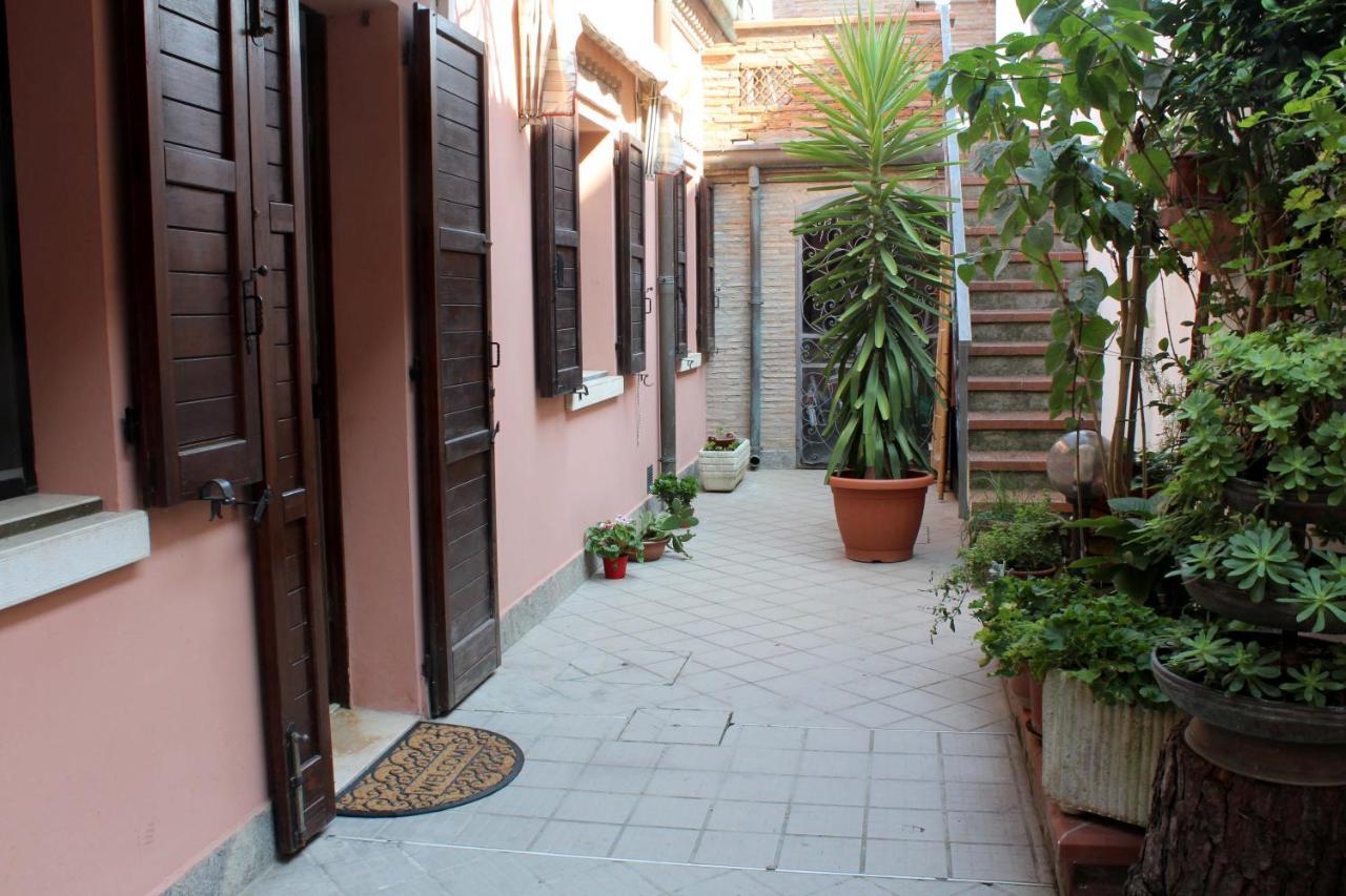 Porta Del Carmine Panzió Comacchio Kültér fotó