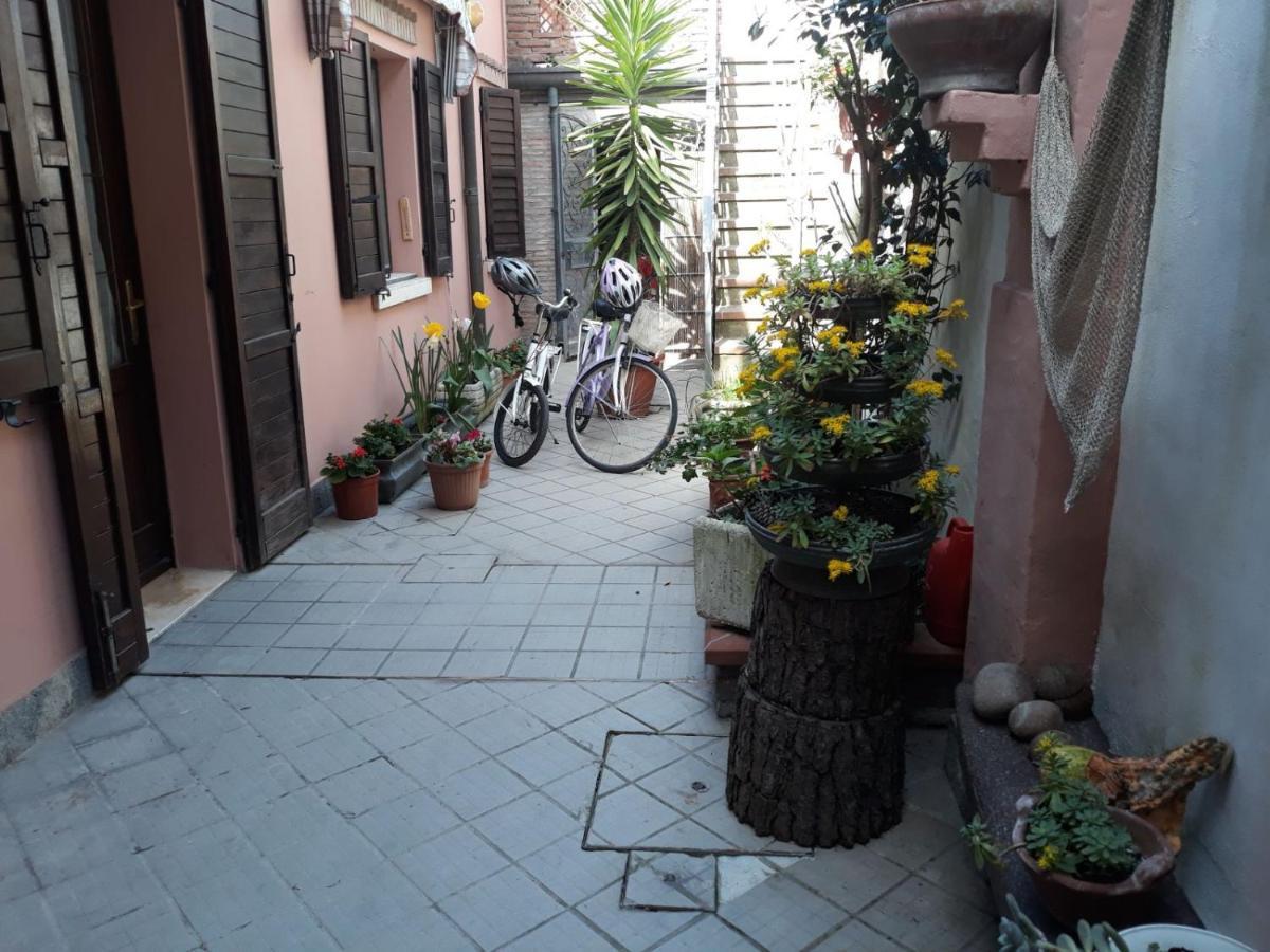 Porta Del Carmine Panzió Comacchio Kültér fotó