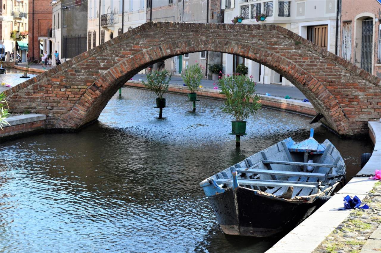 Porta Del Carmine Panzió Comacchio Kültér fotó