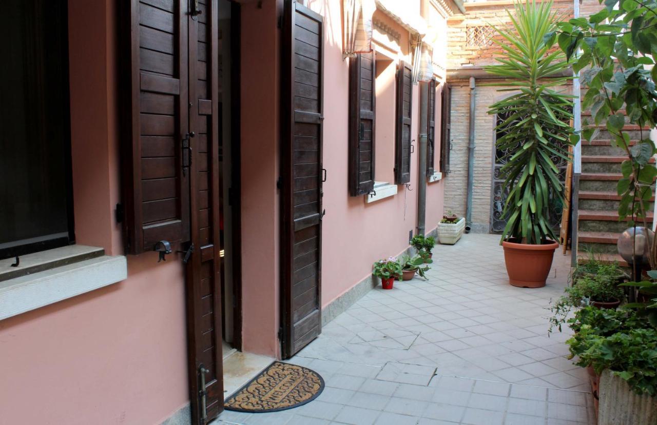 Porta Del Carmine Panzió Comacchio Kültér fotó