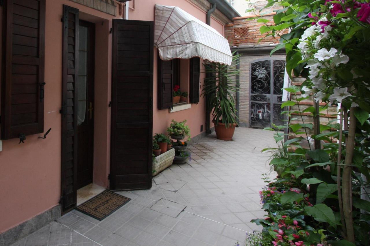 Porta Del Carmine Panzió Comacchio Kültér fotó