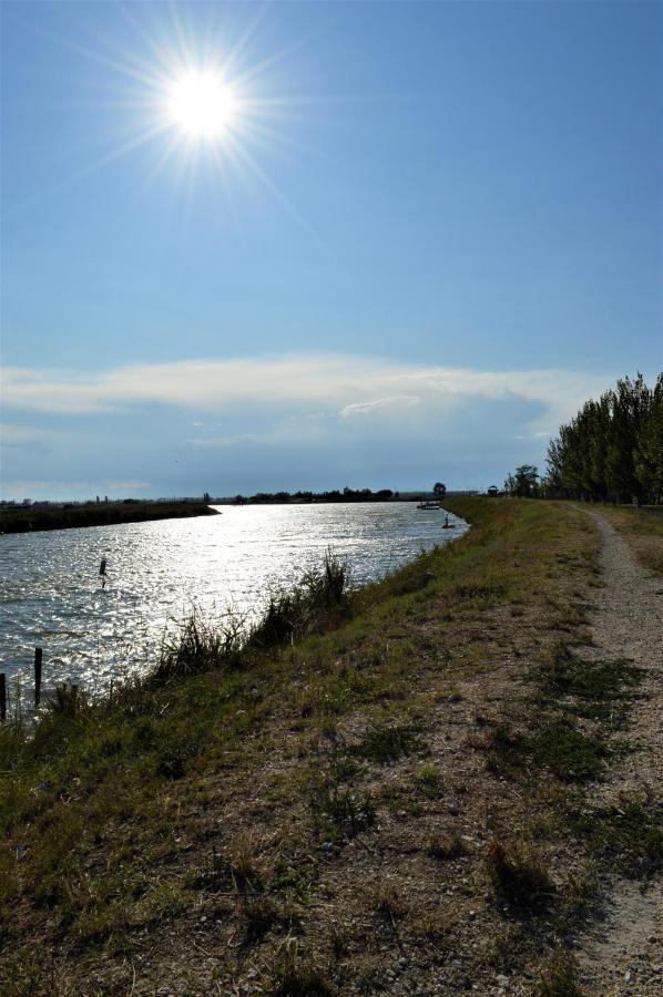 Porta Del Carmine Panzió Comacchio Kültér fotó