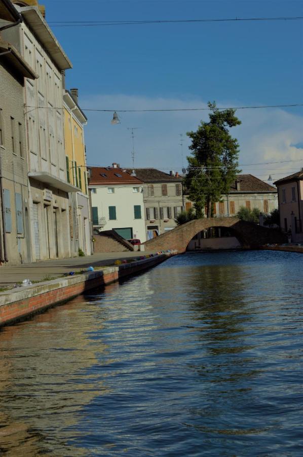 Porta Del Carmine Panzió Comacchio Kültér fotó